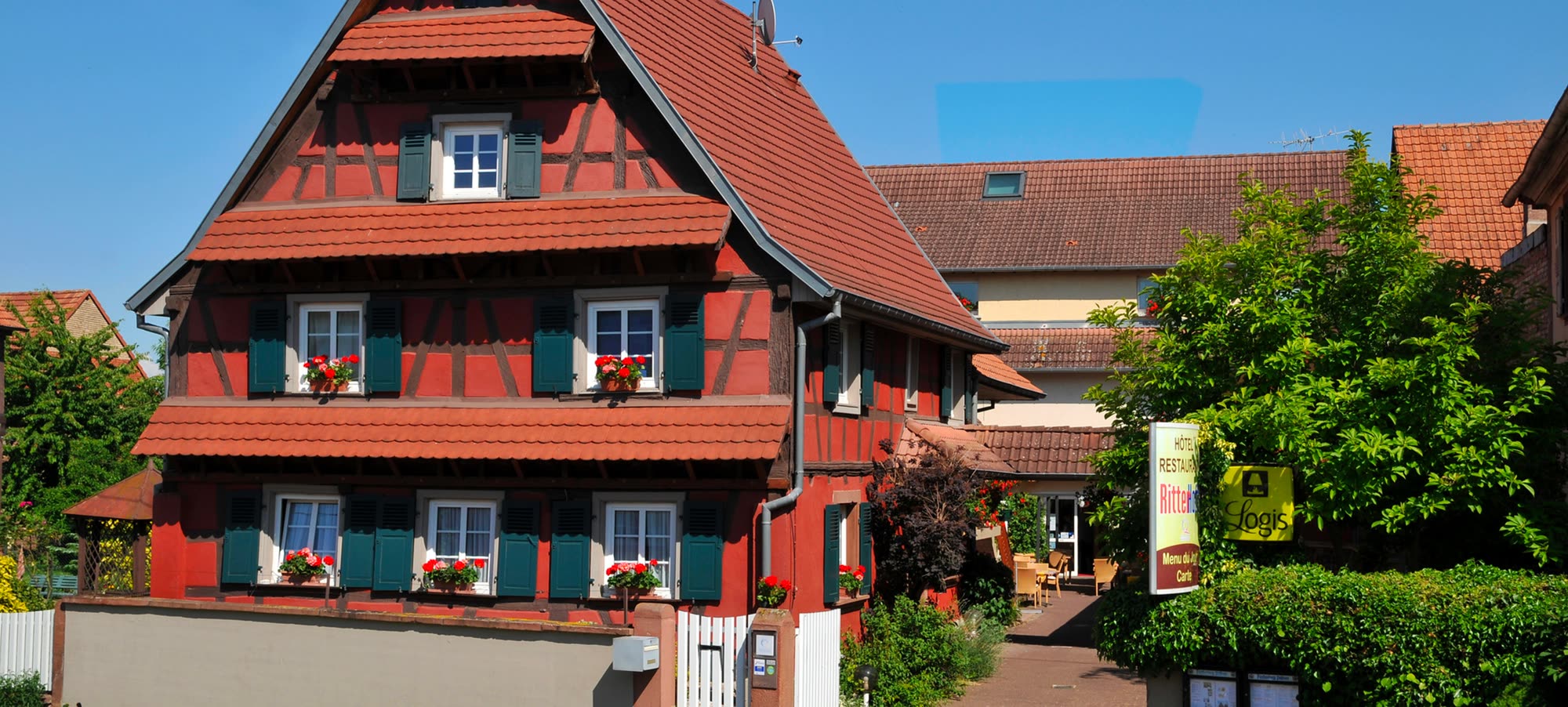Terrasse ensoleillée et fleurie du Ritter'Hoft