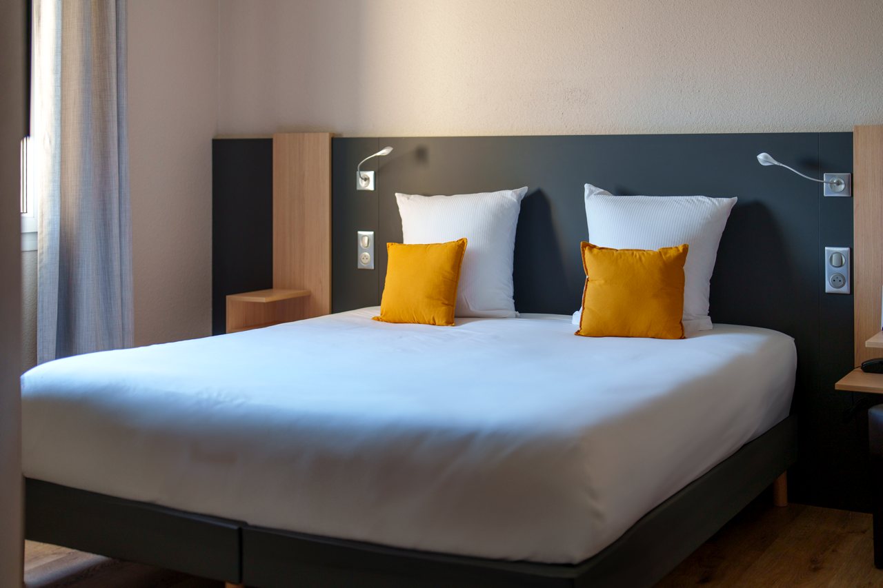 Chambre double lumineuse côté fenêtre