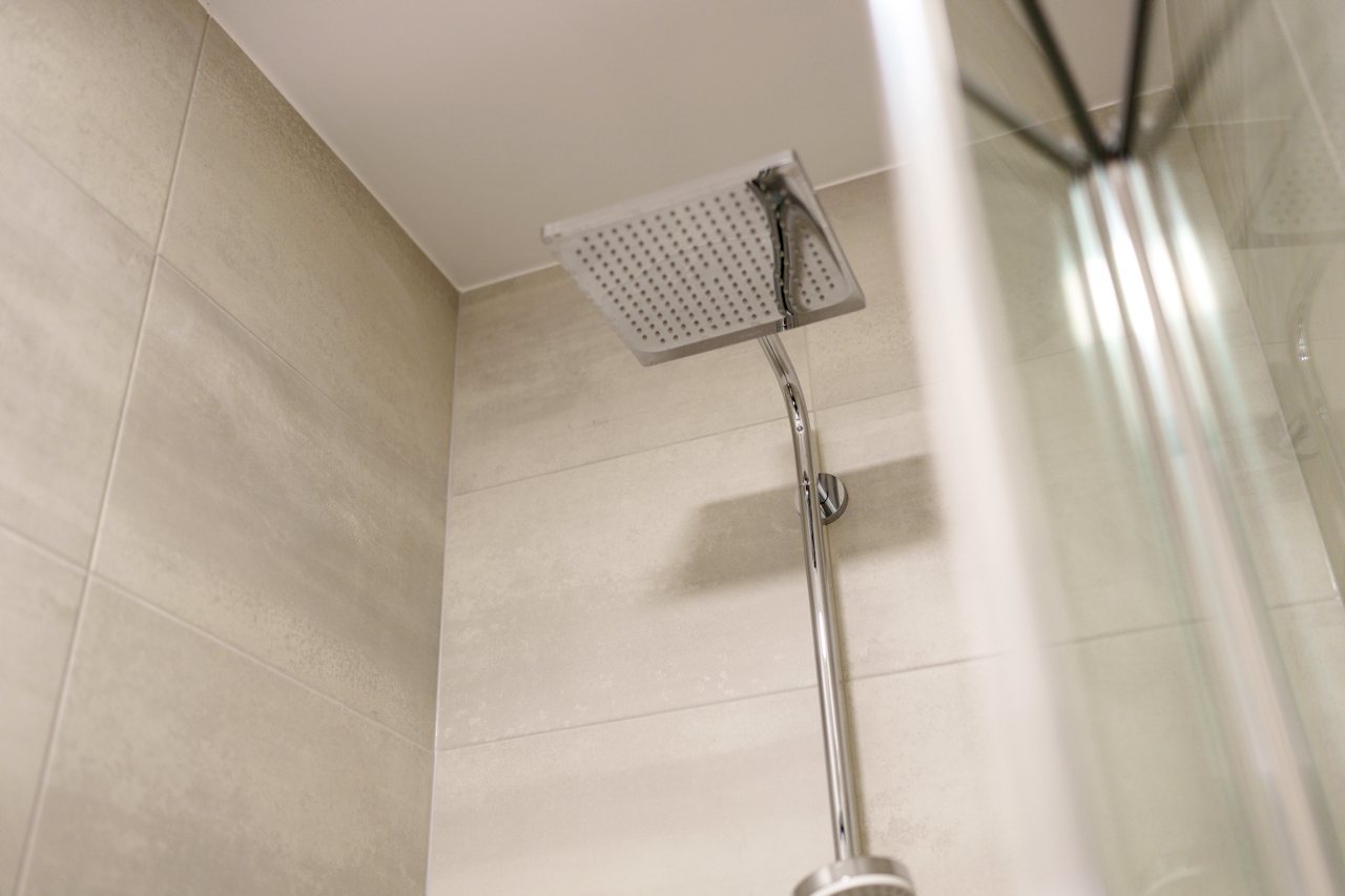 Douche à l’italienne avec pommeau pluie